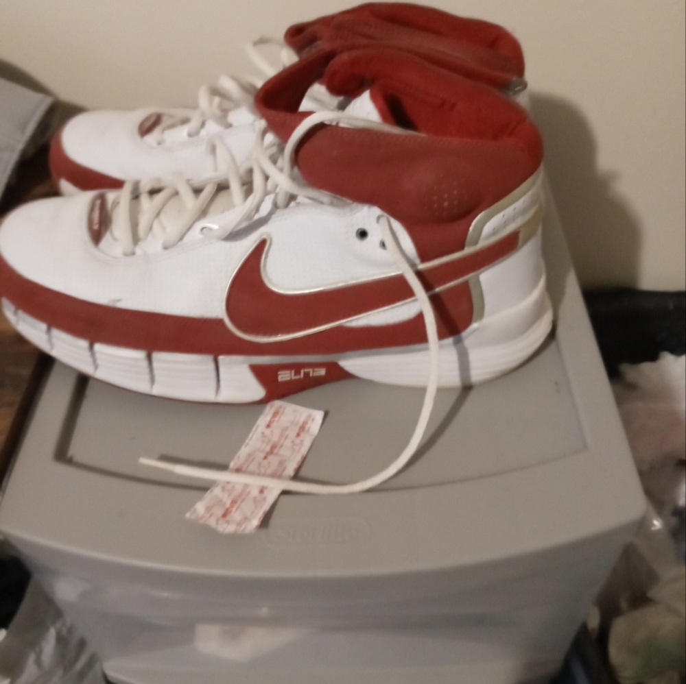 Nike size 12 white with red